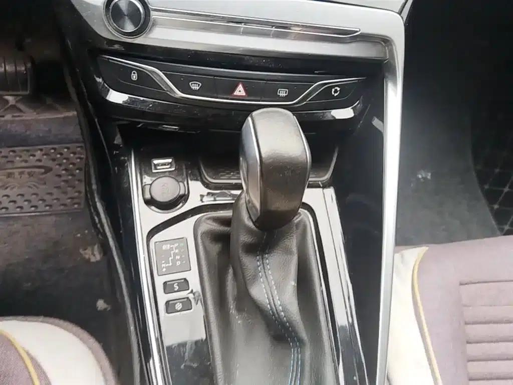 Peugeot 308 2018 1.6L Automatic Luxury Edition — миниатюра 21