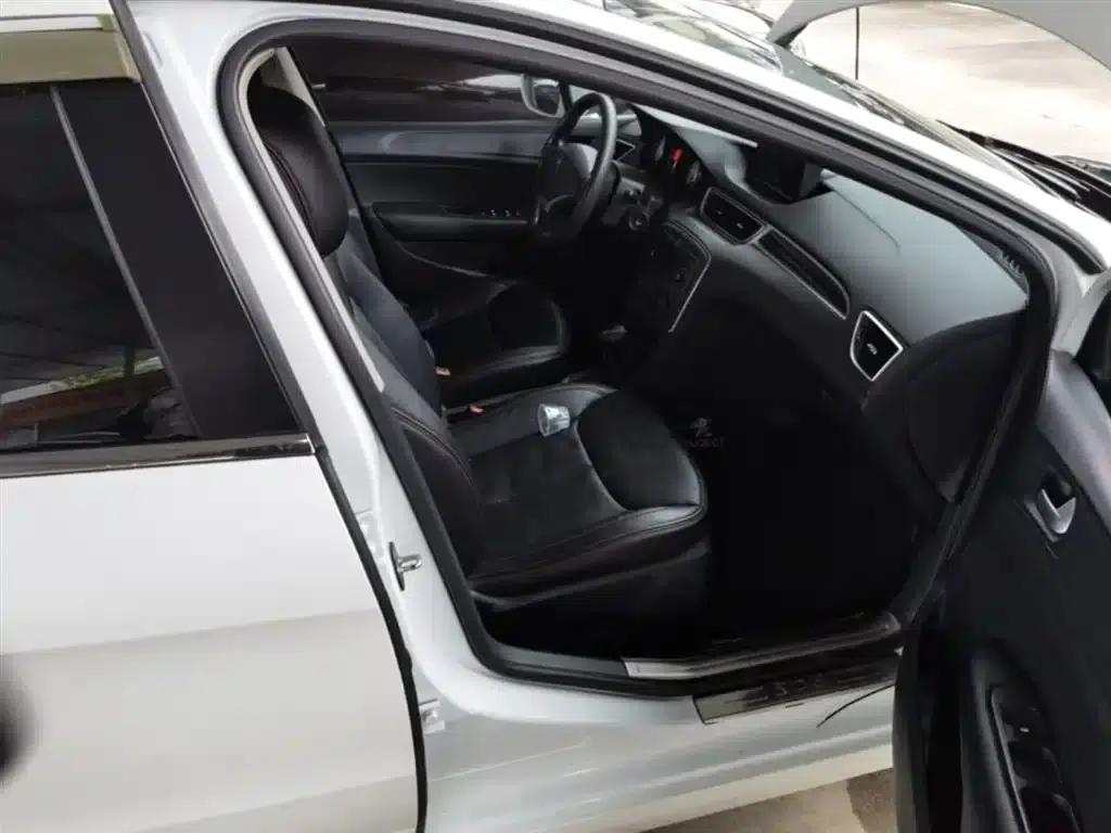 Peugeot 308 2014 Enjoy Edition Classic 1.6L Automatic Premium Model — миниатюра 11