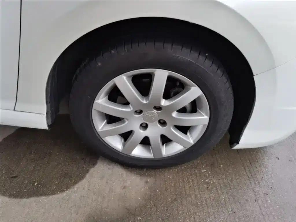 Peugeot 308 2014 Enjoy Edition Classic 1.6L Automatic Premium Model — миниатюра 14