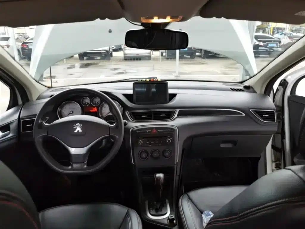 Peugeot 308 2014 Enjoy Edition Classic 1.6L Automatic Premium Model — миниатюра 16