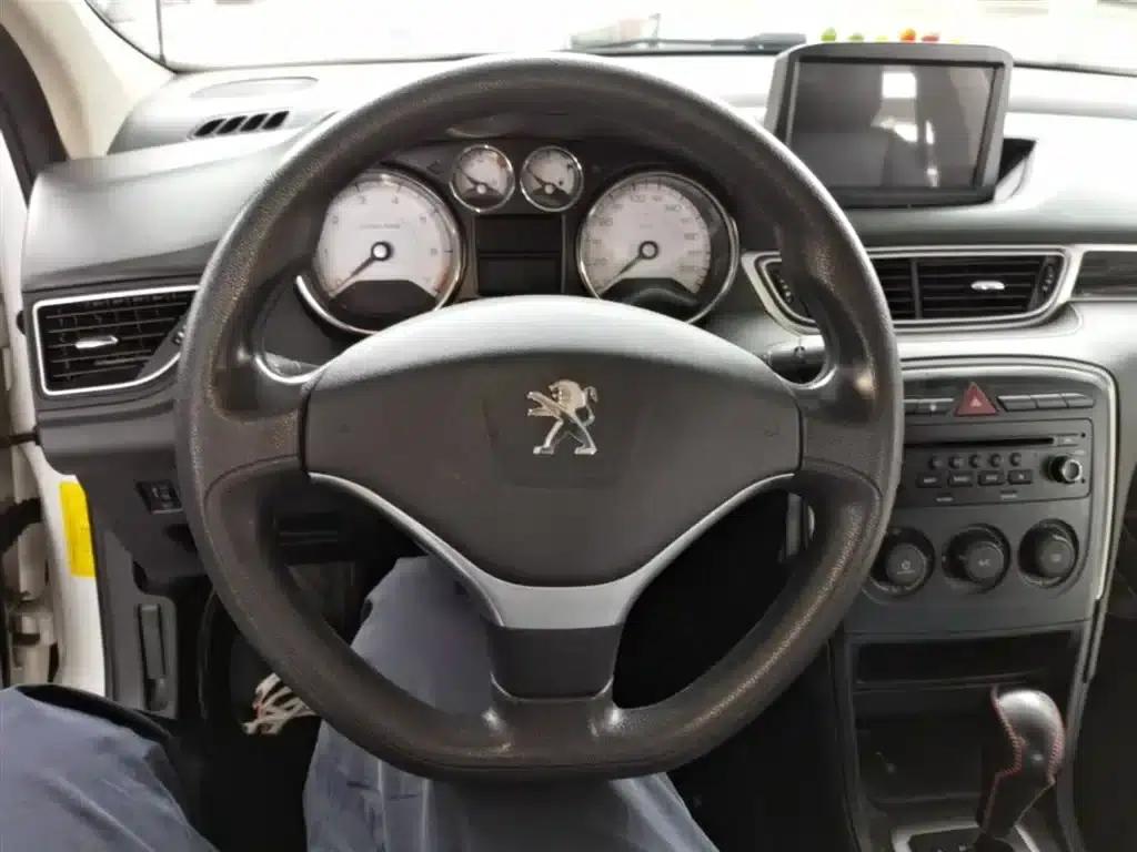 Peugeot 308 2014 Enjoy Edition Classic 1.6L Automatic Premium Model — миниатюра 17