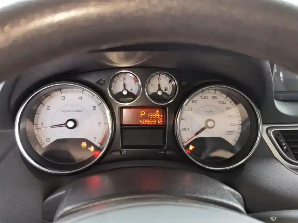 Peugeot 308 2014 Enjoy Edition Classic 1.6L Automatic Premium Model — миниатюра 18