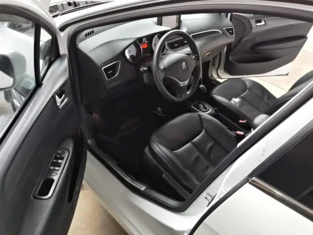 Peugeot 308 2014 Enjoy Edition Classic 1.6L Automatic Premium Model — миниатюра 23