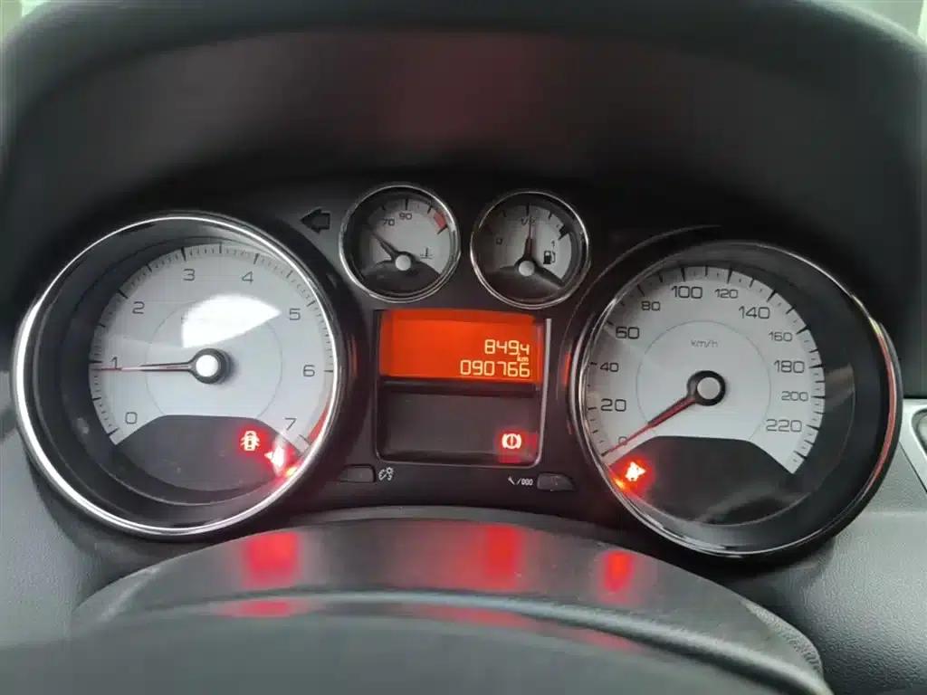 Peugeot 308 2014 Enjoy Edition Classic 1.6L Manual Premium Model — миниатюра 12