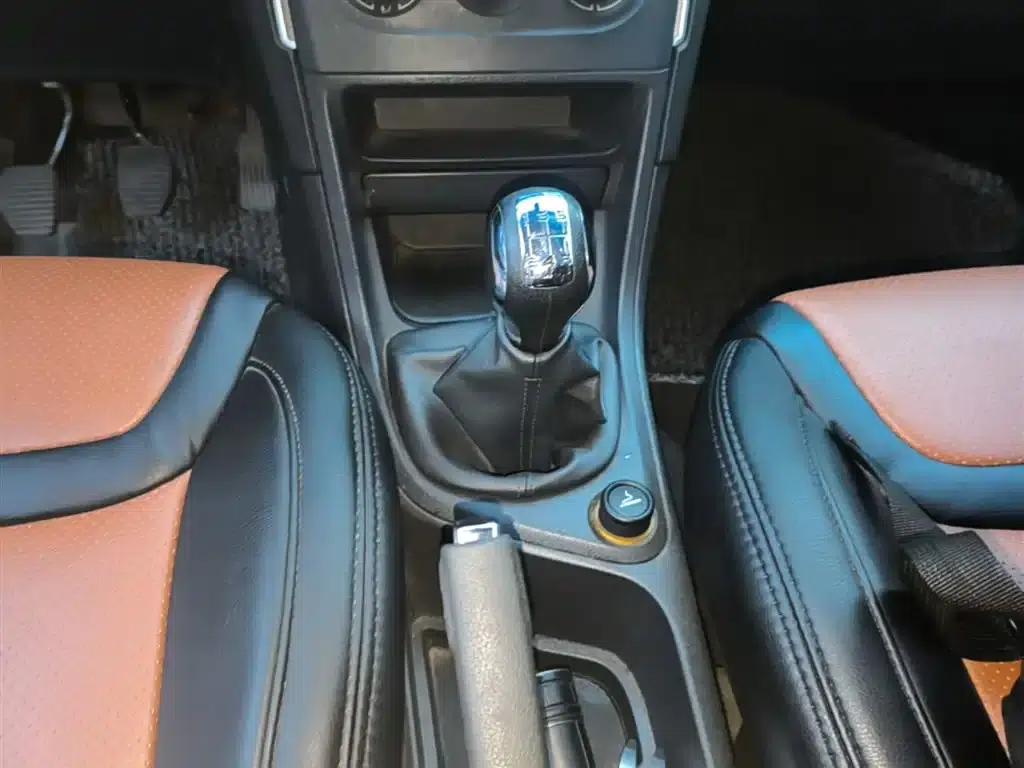 Peugeot 308 2014 Enjoy Edition Classic 1.6L Manual Premium Model — миниатюра 14