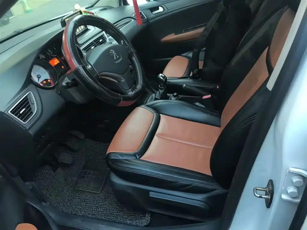 Peugeot 308 2014 Enjoy Edition Classic 1.6L Manual Premium Model — миниатюра 15