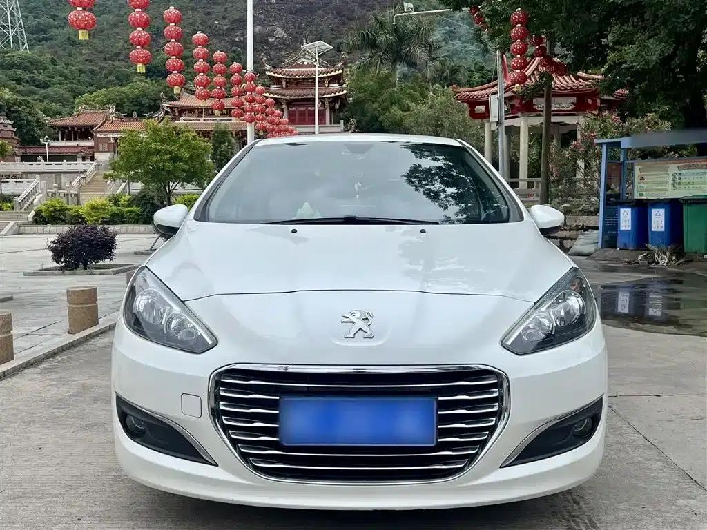 Peugeot 308 2014 Enjoy Edition Classic 1.6L Manual Premium Model — миниатюра 3