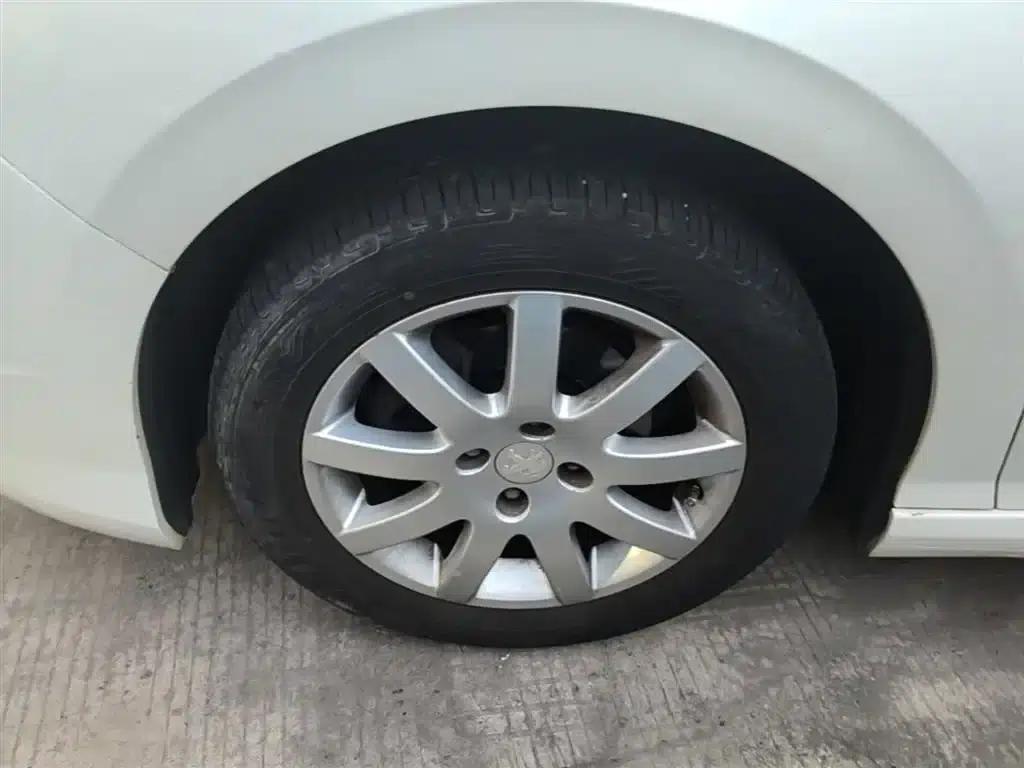 Peugeot 308 2014 Enjoy Edition Classic 1.6L Manual Premium Model — миниатюра 23