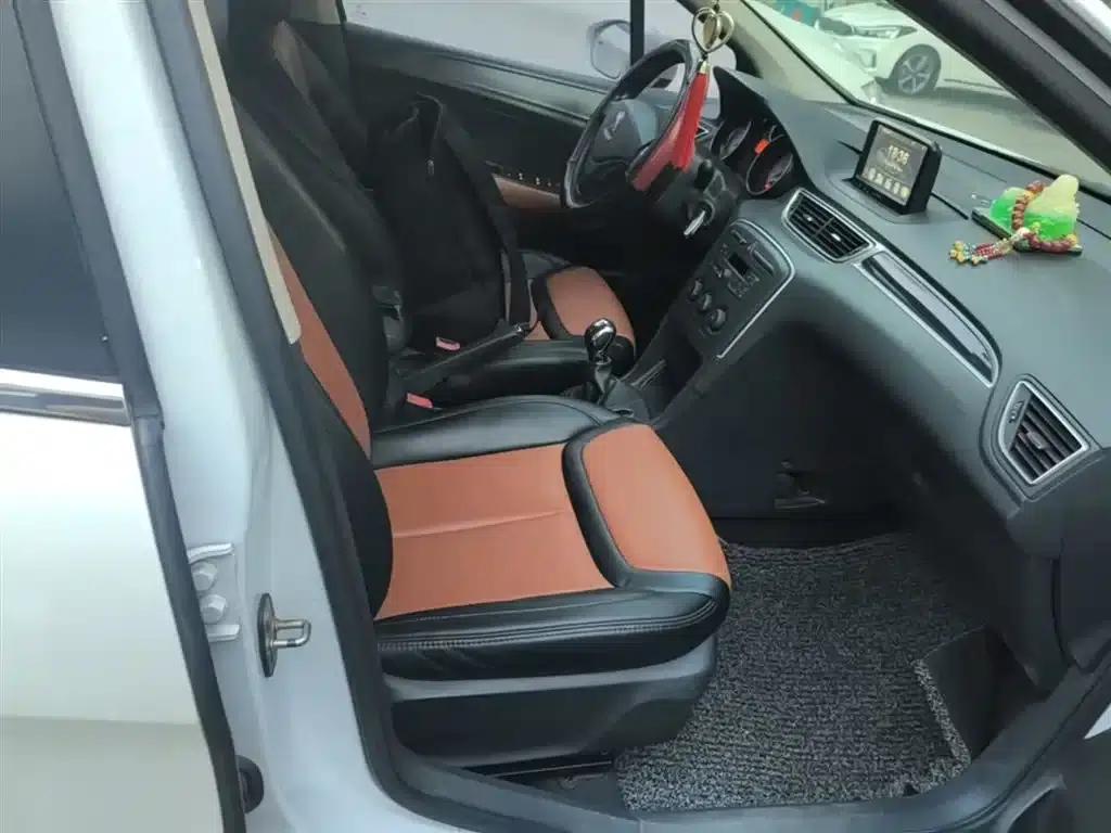 Peugeot 308 2014 Enjoy Edition Classic 1.6L Manual Premium Model — миниатюра 25