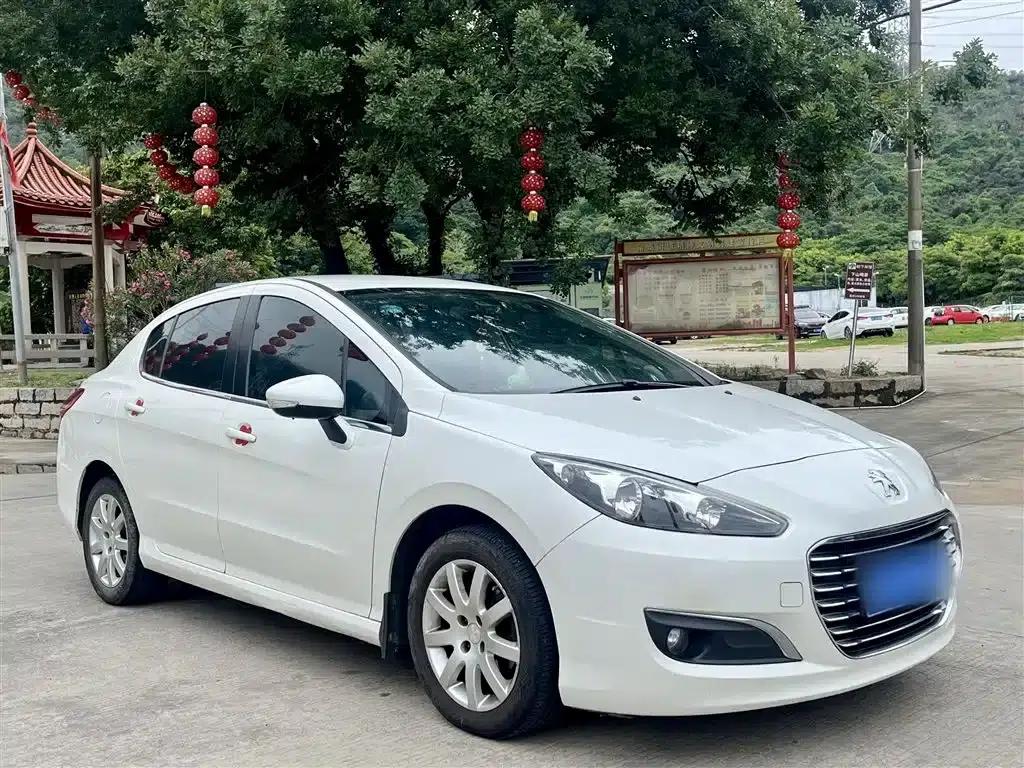 Peugeot 308 2014 Enjoy Edition Classic 1.6L Manual Premium Model — миниатюра 4