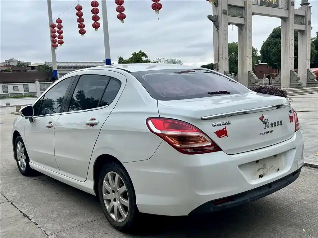 Peugeot 308 2014 Enjoy Edition Classic 1.6L Manual Premium Model — миниатюра 5