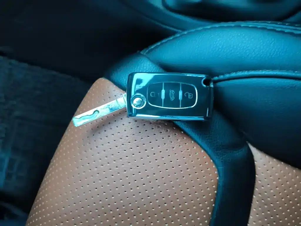 Peugeot 308 2014 Enjoy Edition Classic 1.6L Manual Premium Model — миниатюра 9