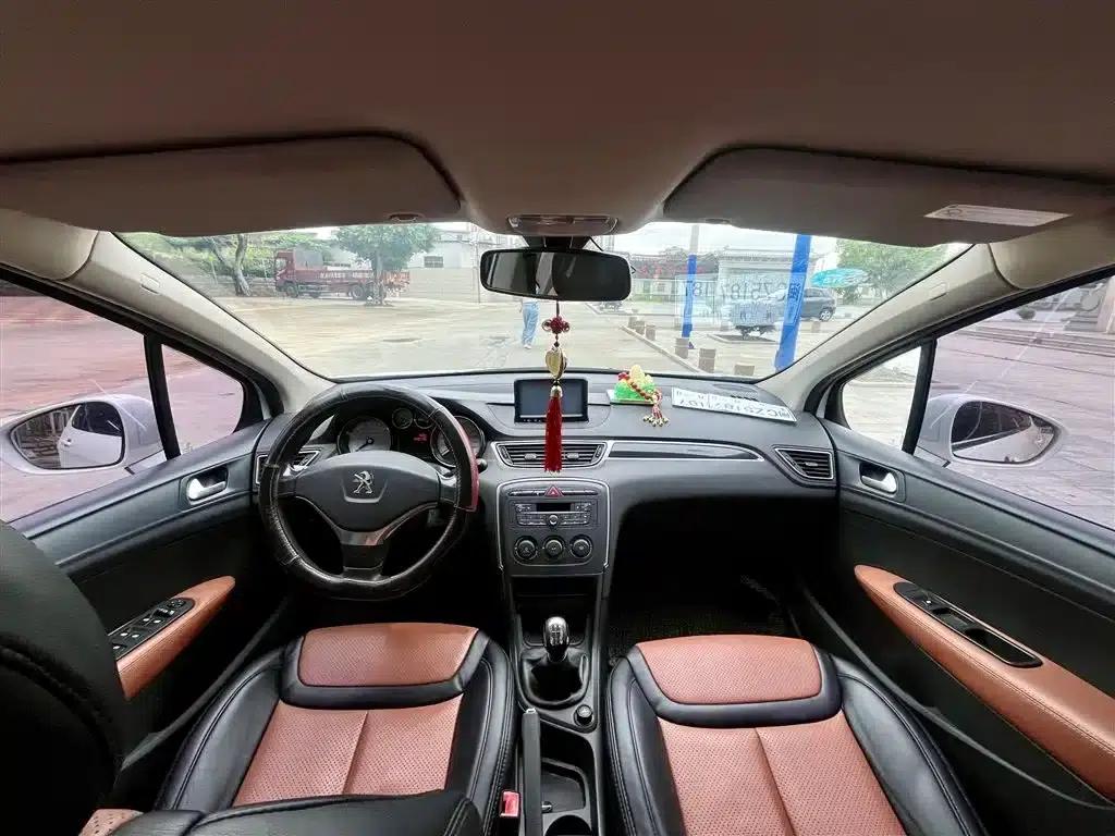 Peugeot 308 2014 Enjoy Edition Classic 1.6L Manual Premium Model — миниатюра 10