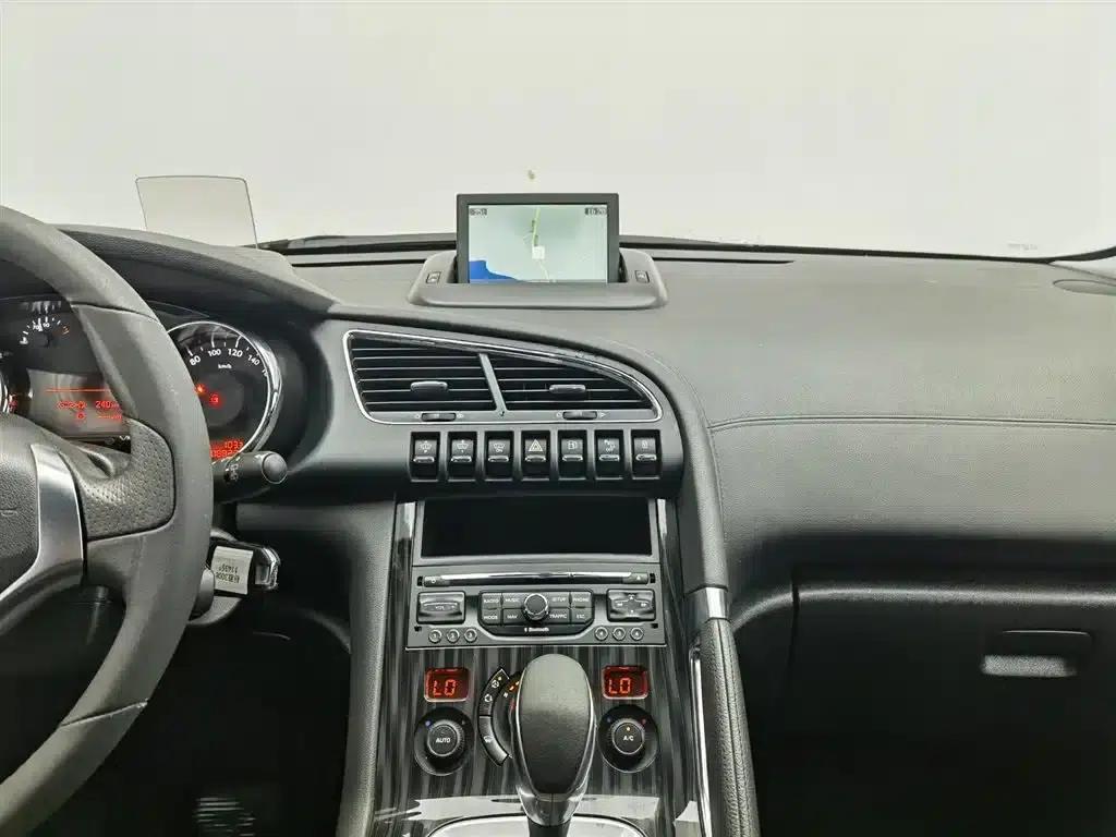 Peugeot 3008 2013 1.6THP Automatic Premium Edition — миниатюра 12