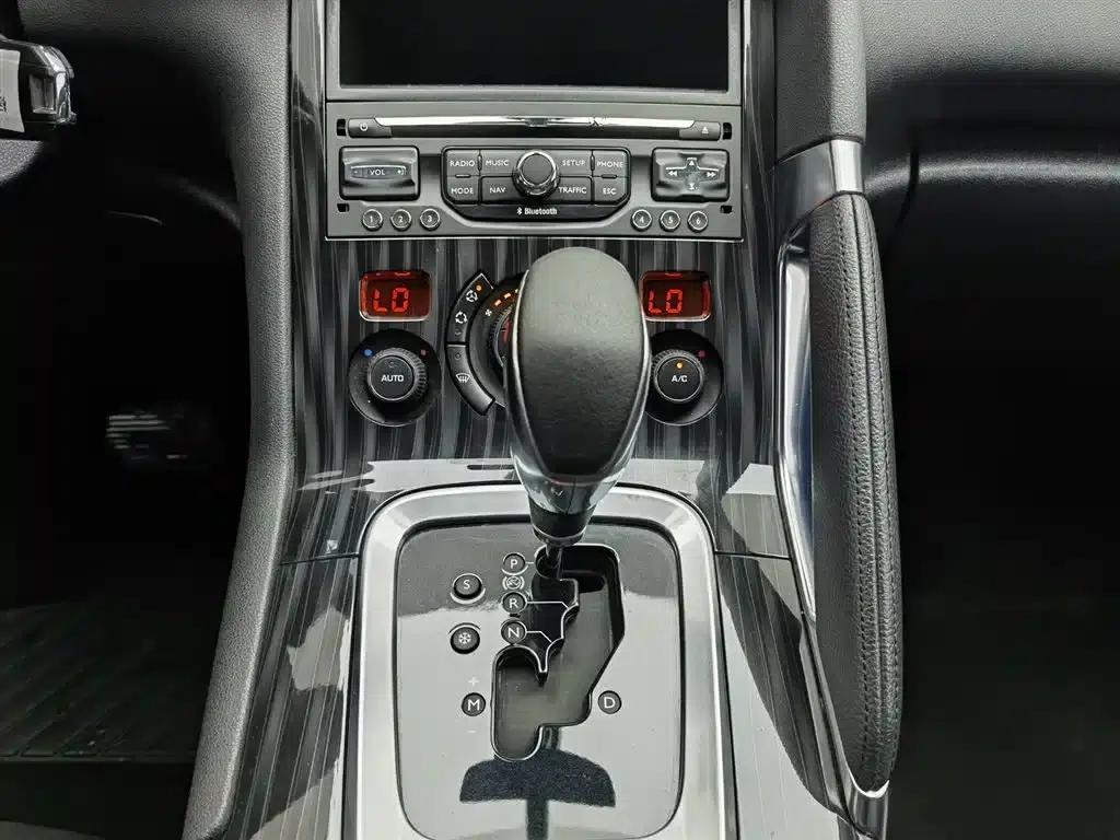 Peugeot 3008 2013 1.6THP Automatic Premium Edition — миниатюра 13