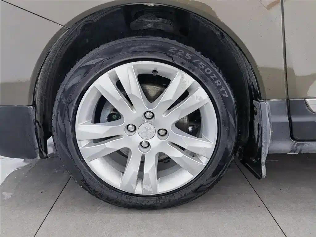 Peugeot 3008 2013 1.6THP Automatic Premium Edition — миниатюра 17