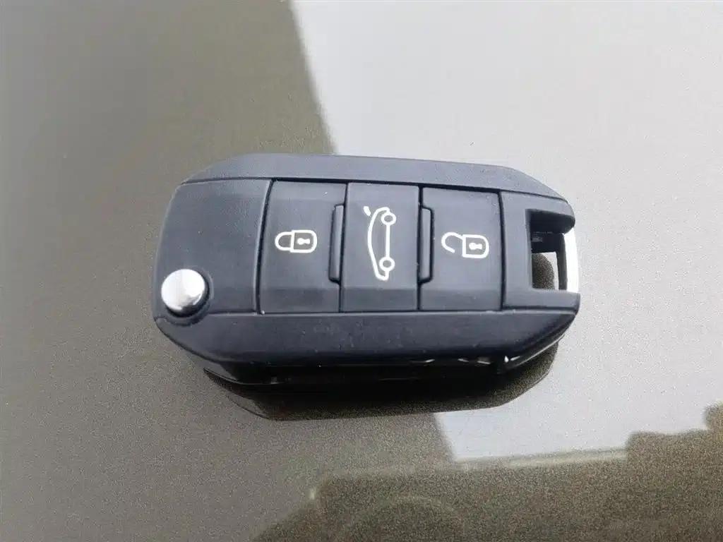 Peugeot 3008 2013 1.6THP Automatic Premium Edition — миниатюра 19