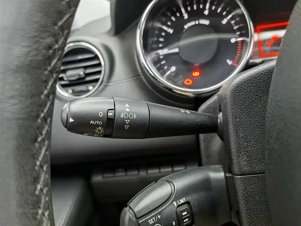Peugeot 3008 2013 1.6THP Automatic Premium Edition — миниатюра 21