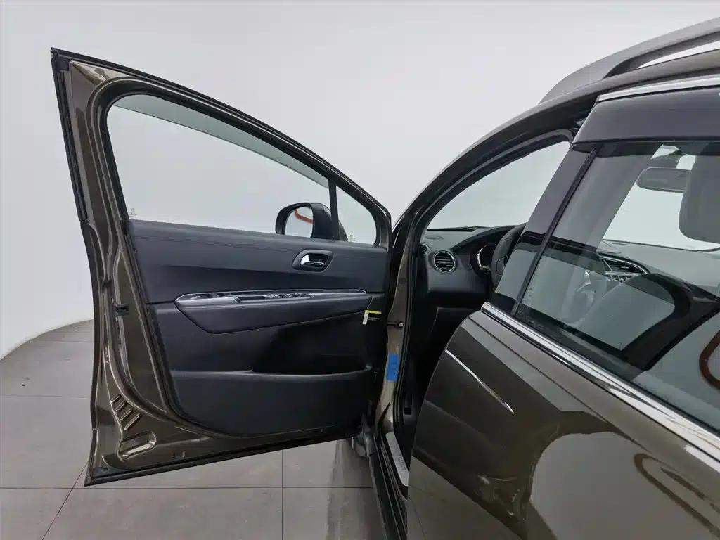 Peugeot 3008 2013 1.6THP Automatic Premium Edition — миниатюра 8