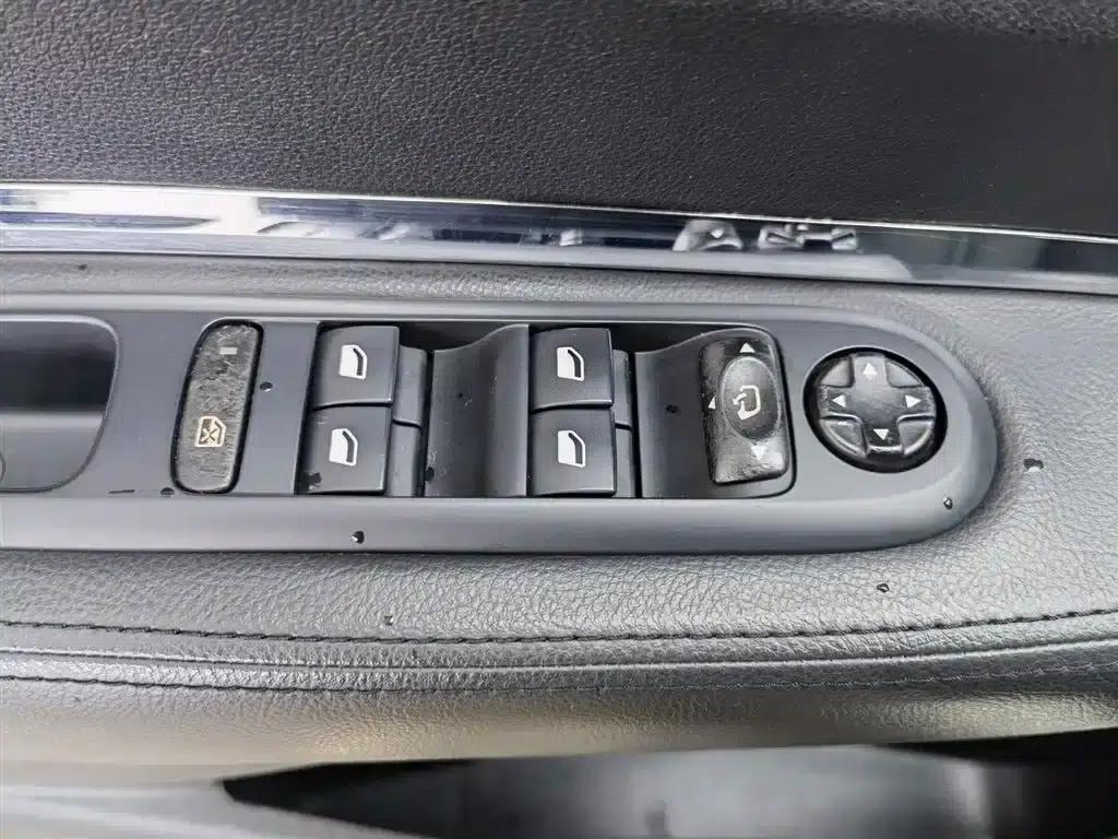 Peugeot 3008 2013 1.6THP Automatic Premium Edition — миниатюра 9