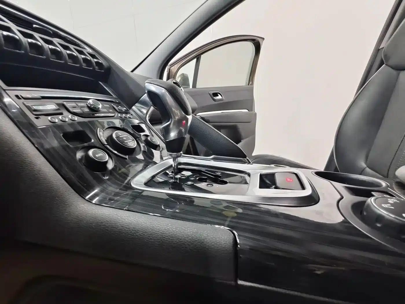Peugeot 3008 2013 1.6THP Automatic Premium Edition — миниатюра 12