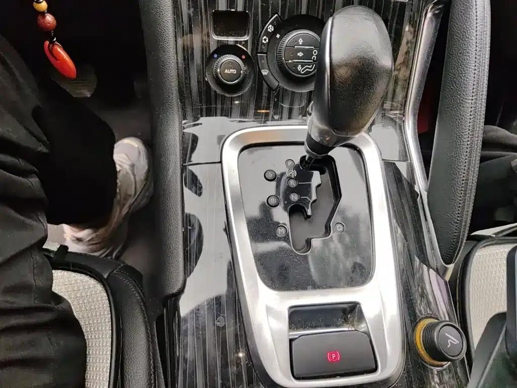 Peugeot 3008 2015 1.6THP Automatic Trend Edition — миниатюра 11