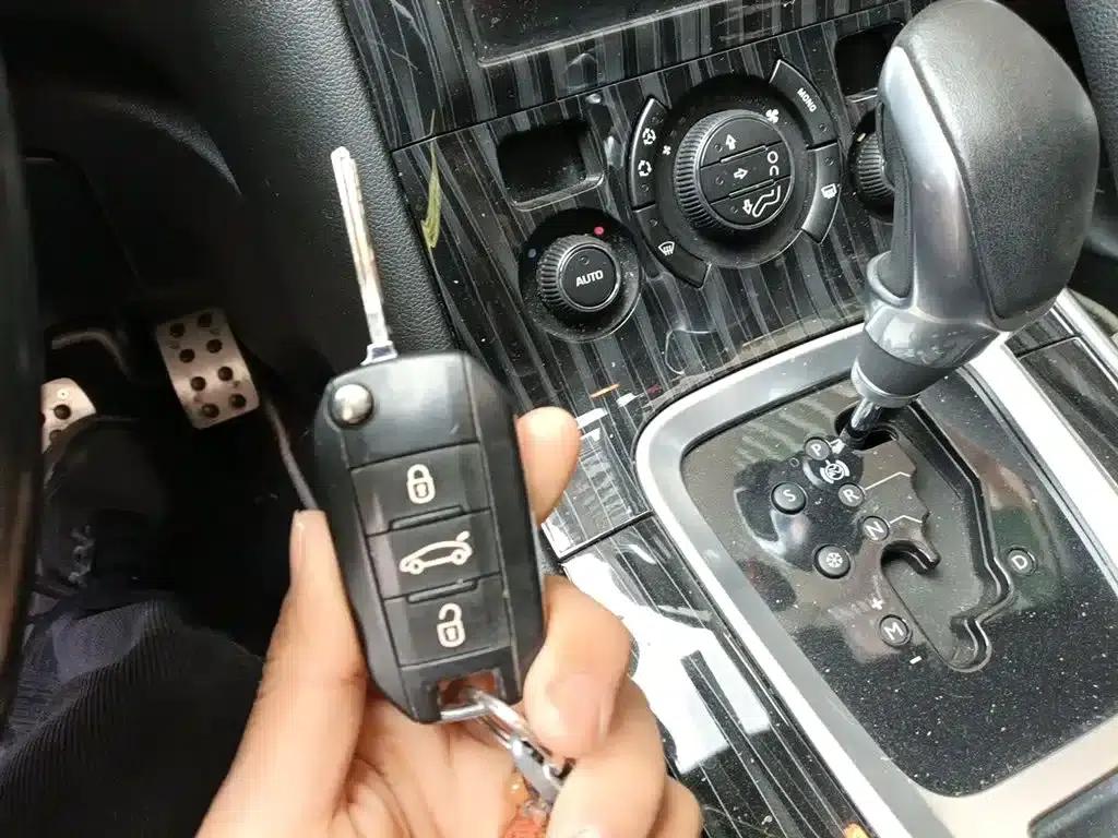 Peugeot 3008 2015 1.6THP Automatic Premium Edition — миниатюра 12