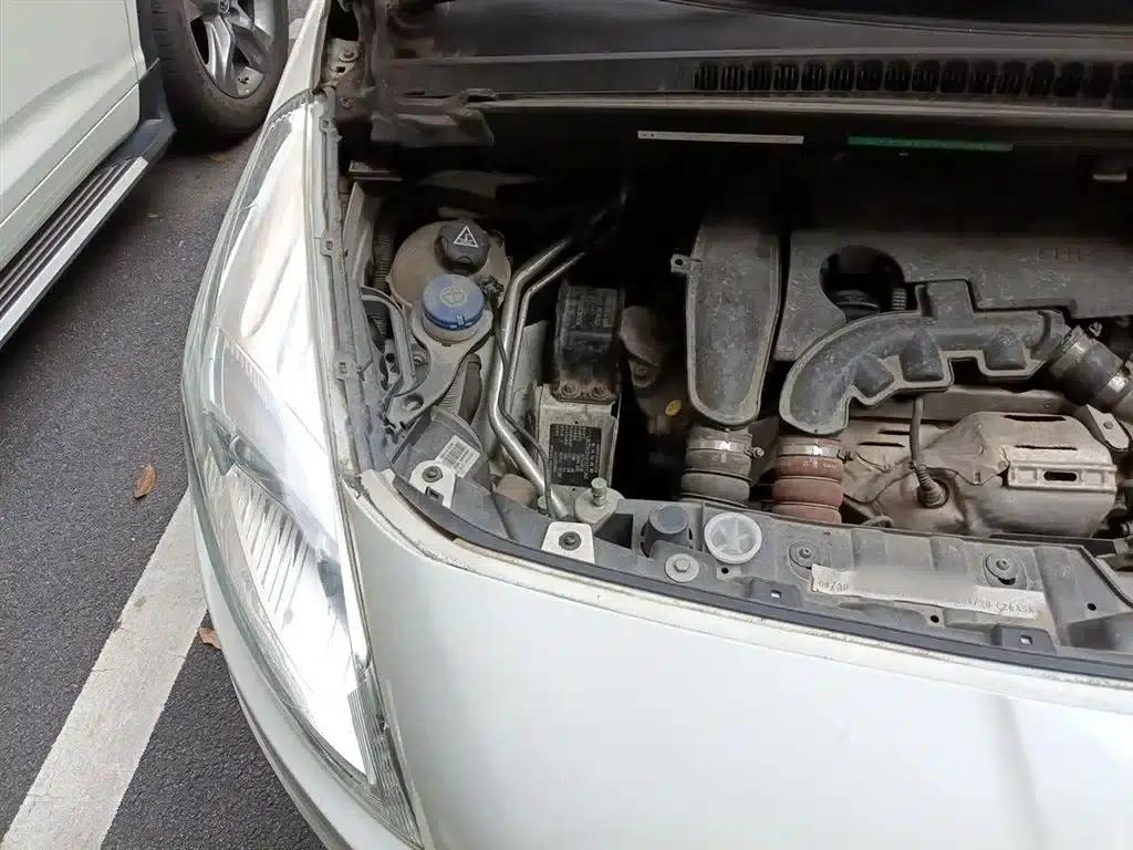 Peugeot 3008 2015 1.6THP Automatic Premium Edition — миниатюра 21