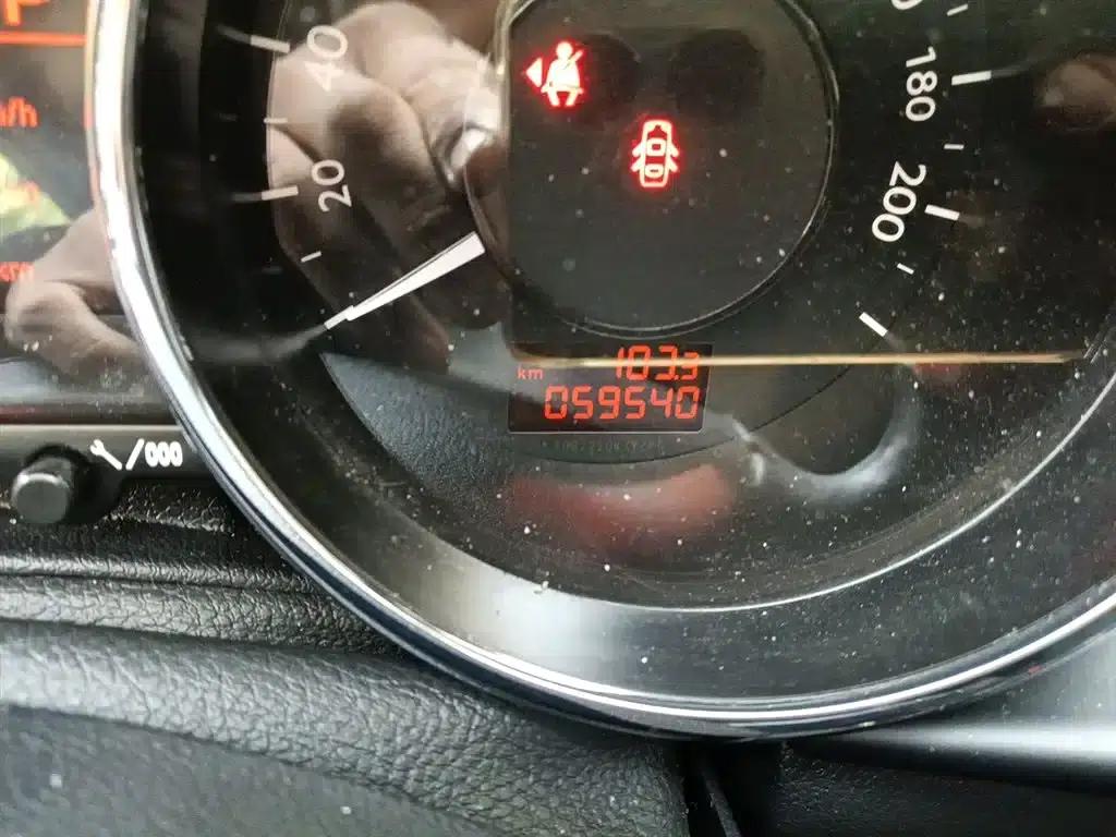 Peugeot 3008 2015 1.6THP Automatic Premium Edition — миниатюра 5
