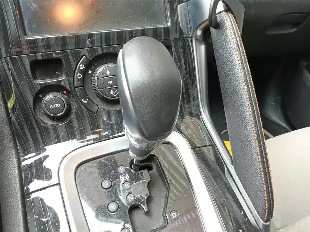 Peugeot 3008 2015 1.6THP Automatic Premium Edition — миниатюра 7