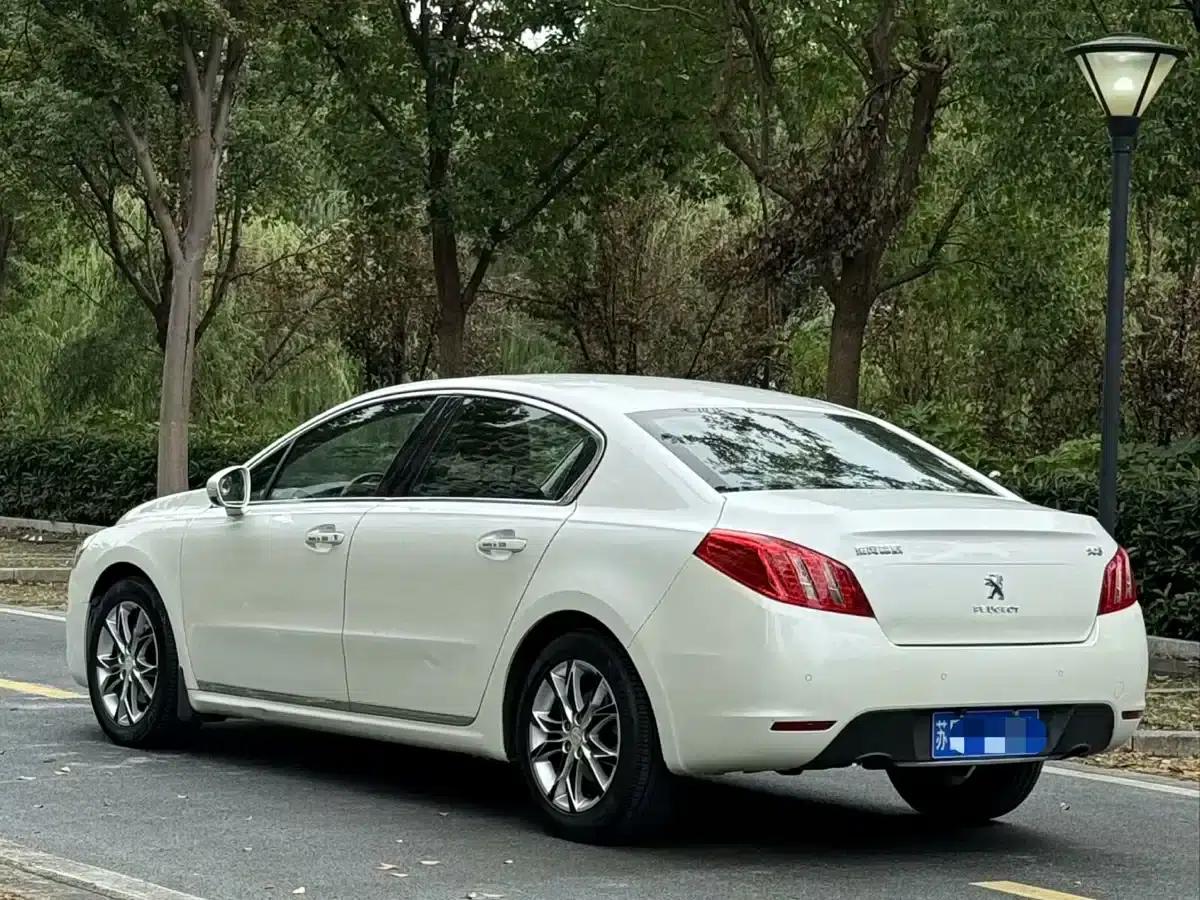 Peugeot 508 2013 2.0L 2nd Anniversary Edition with Automatic Sunroof Classic Version — миниатюра 4