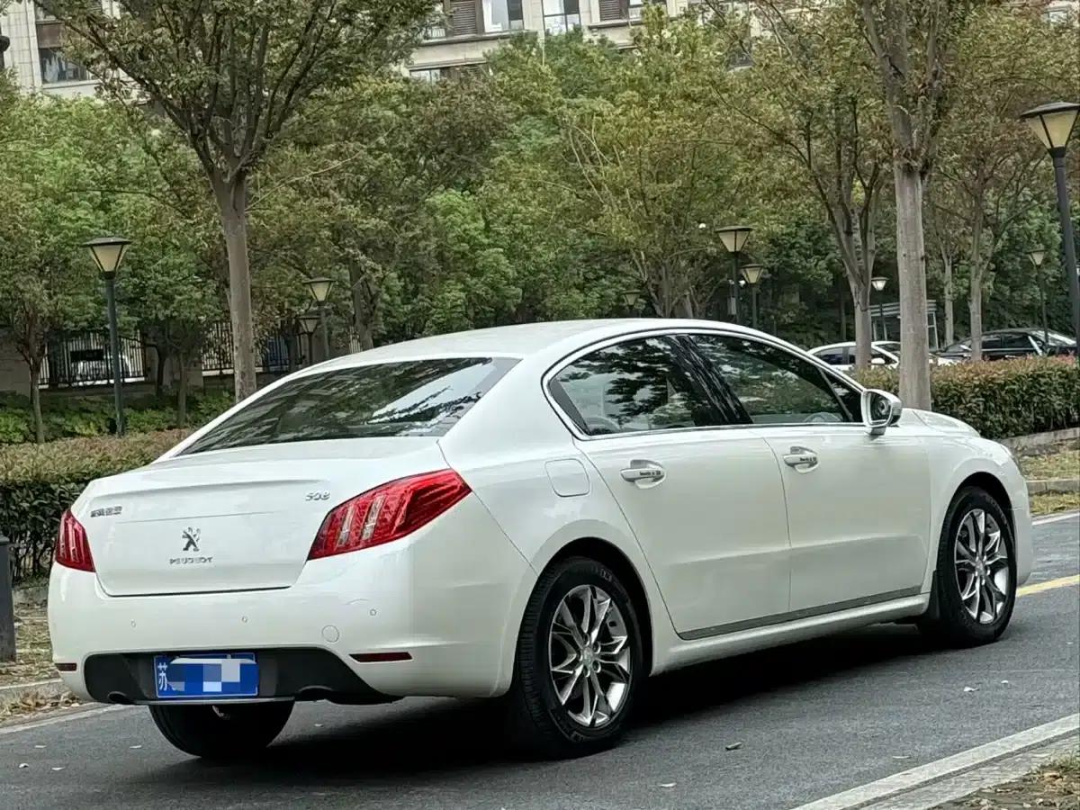 Peugeot 508 2013 2.0L 2nd Anniversary Edition with Automatic Sunroof Classic Version — миниатюра 5