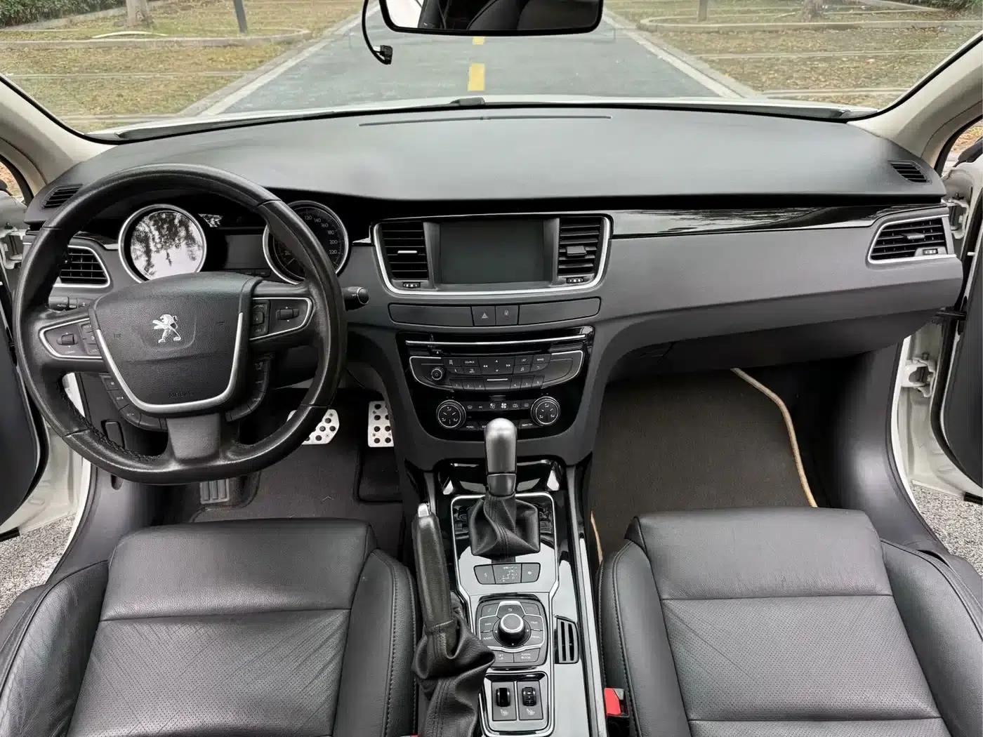 Peugeot 508 2013 2.0L 2nd Anniversary Edition with Automatic Sunroof Classic Version — миниатюра 8
