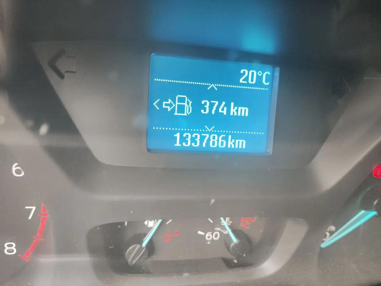 Ford Tourneo Custom 2016 2.0T Manual Elite Edition — миниатюра 13