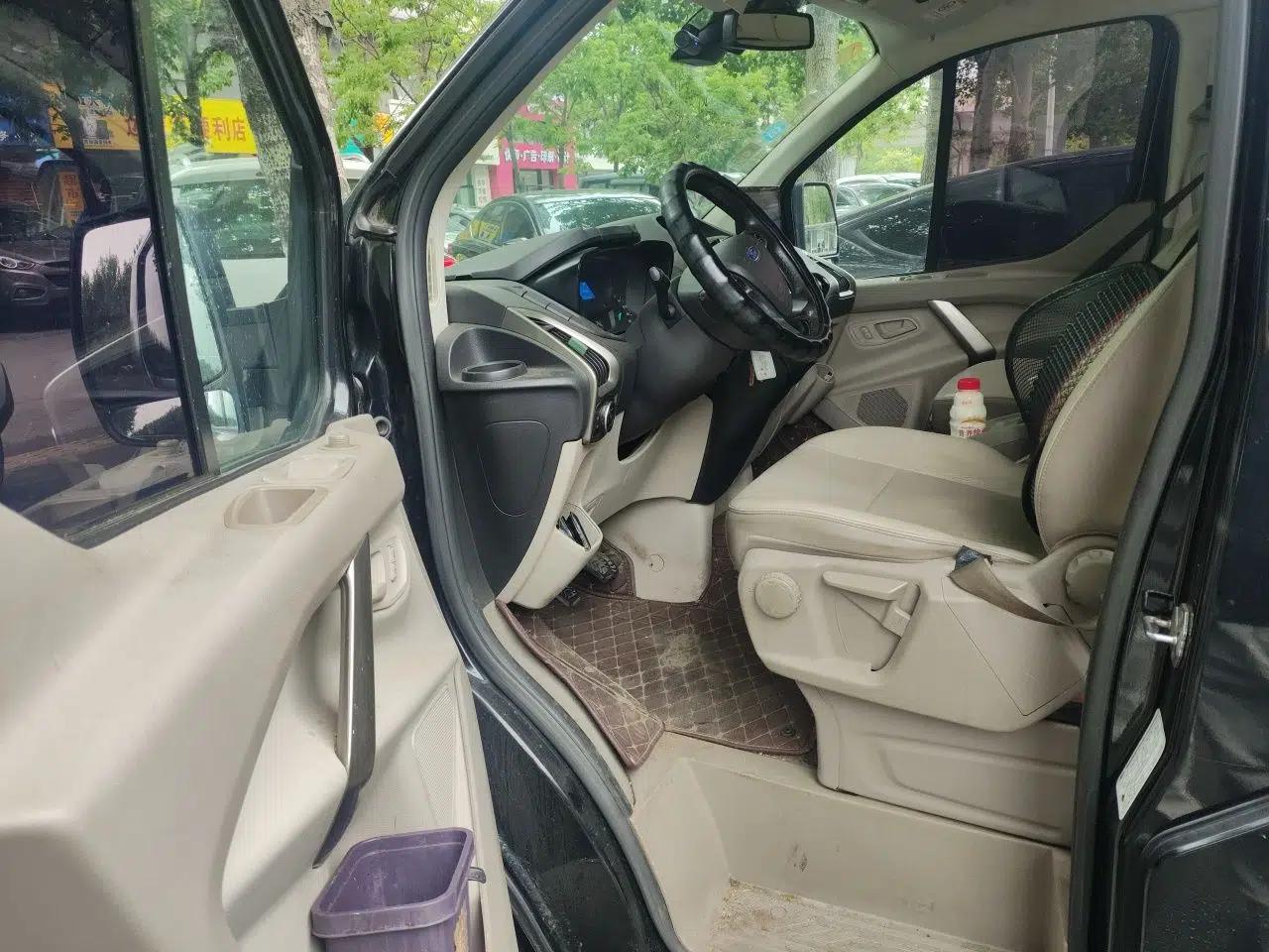 Ford Tourneo Custom 2016 2.0T Manual Elite Edition — миниатюра 17