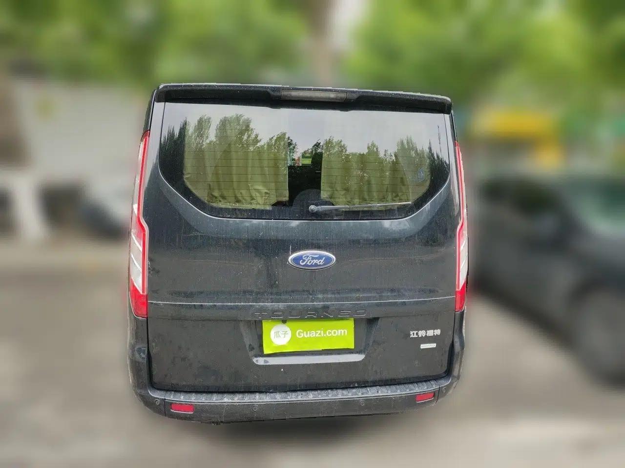 Ford Tourneo Custom 2016 2.0T Manual Elite Edition — миниатюра 5