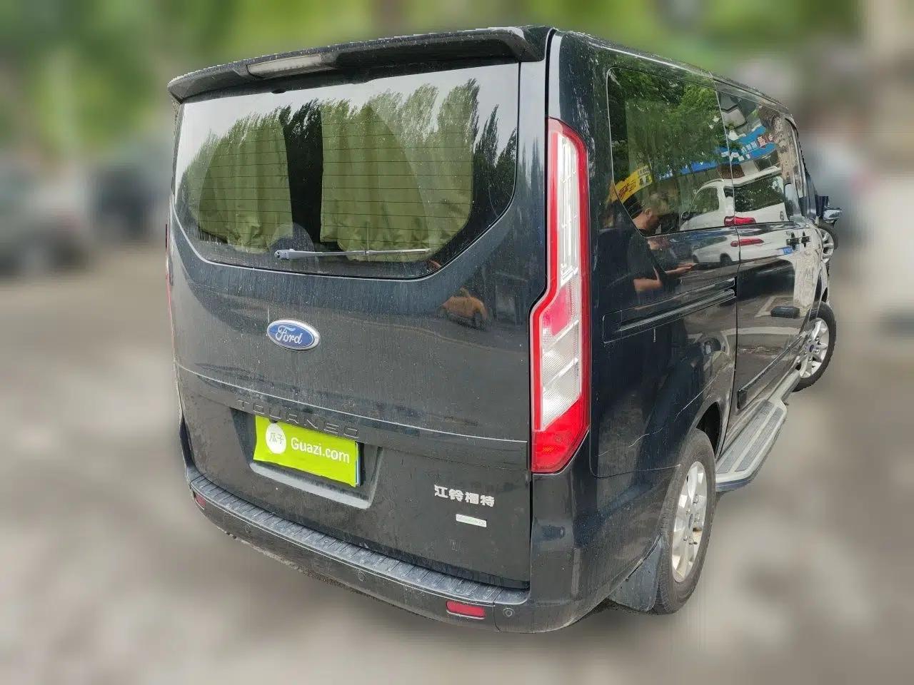 Ford Tourneo Custom 2016 2.0T Manual Elite Edition — миниатюра 6