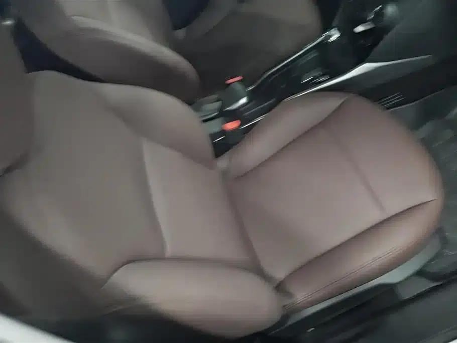 Peugeot 2008 2015 Playful Edition 1.6L Automatic Emerald Model — миниатюра 8