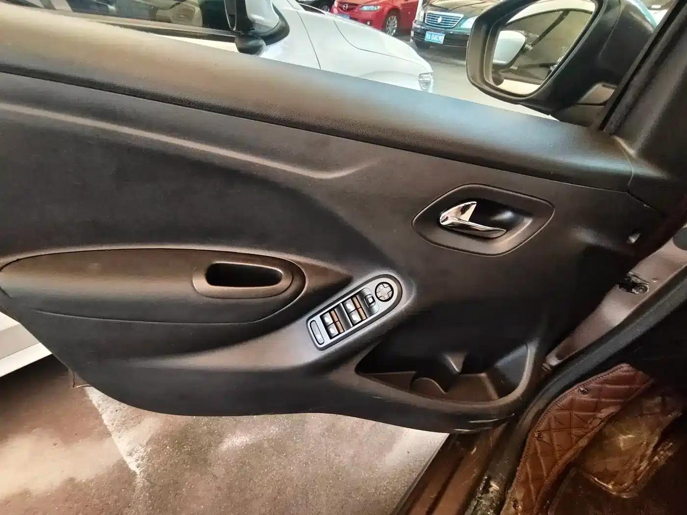 Peugeot 301 2014 1.6L Automatic Comfort Edition — миниатюра 12