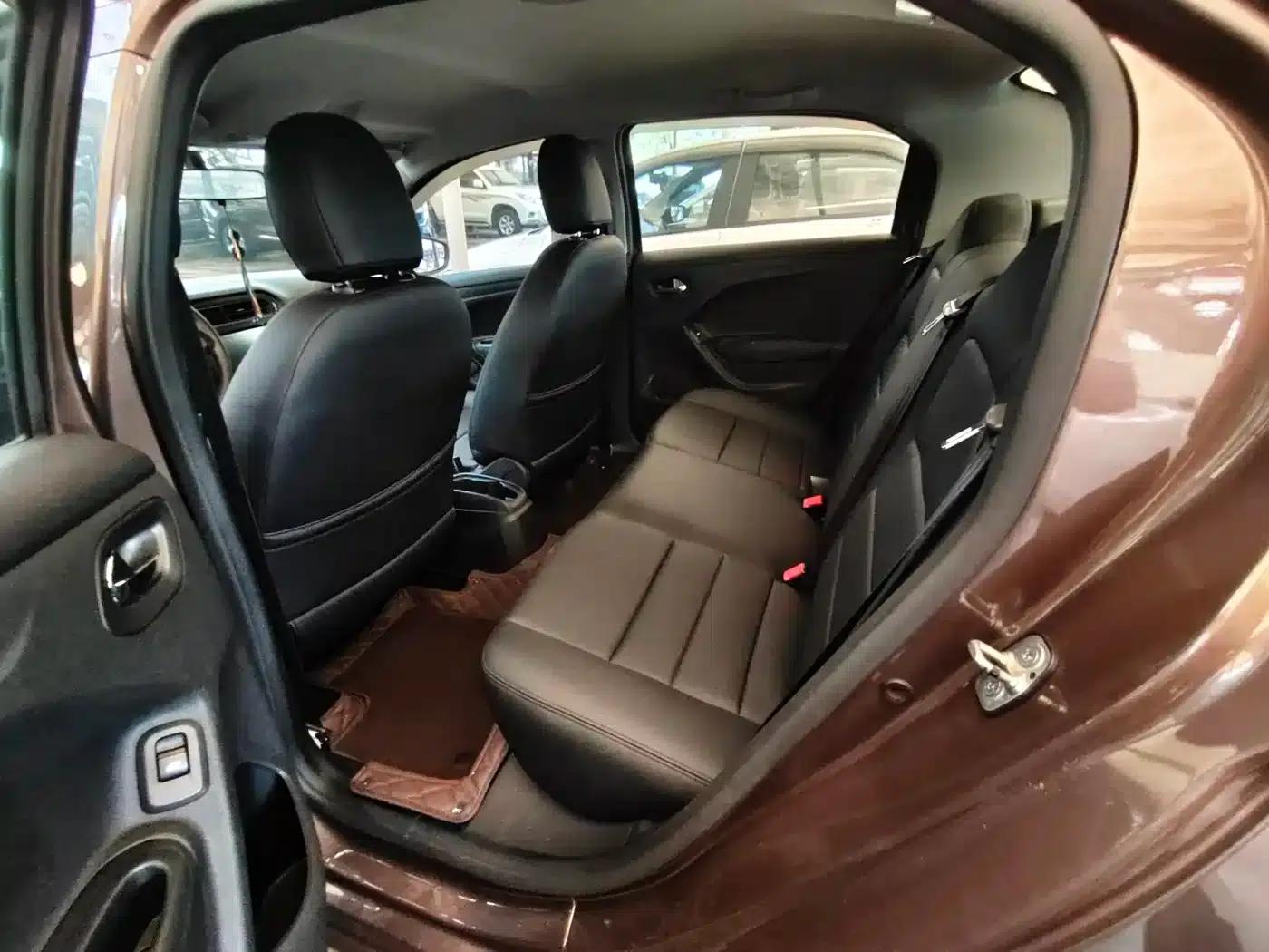 Peugeot 301 2014 1.6L Automatic Comfort Edition — миниатюра 6