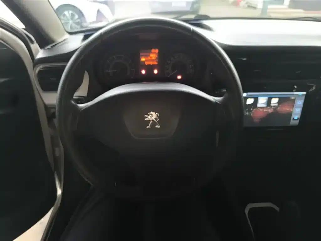 Peugeot 301 2016 1.6L Manual Comfort Edition — миниатюра 11