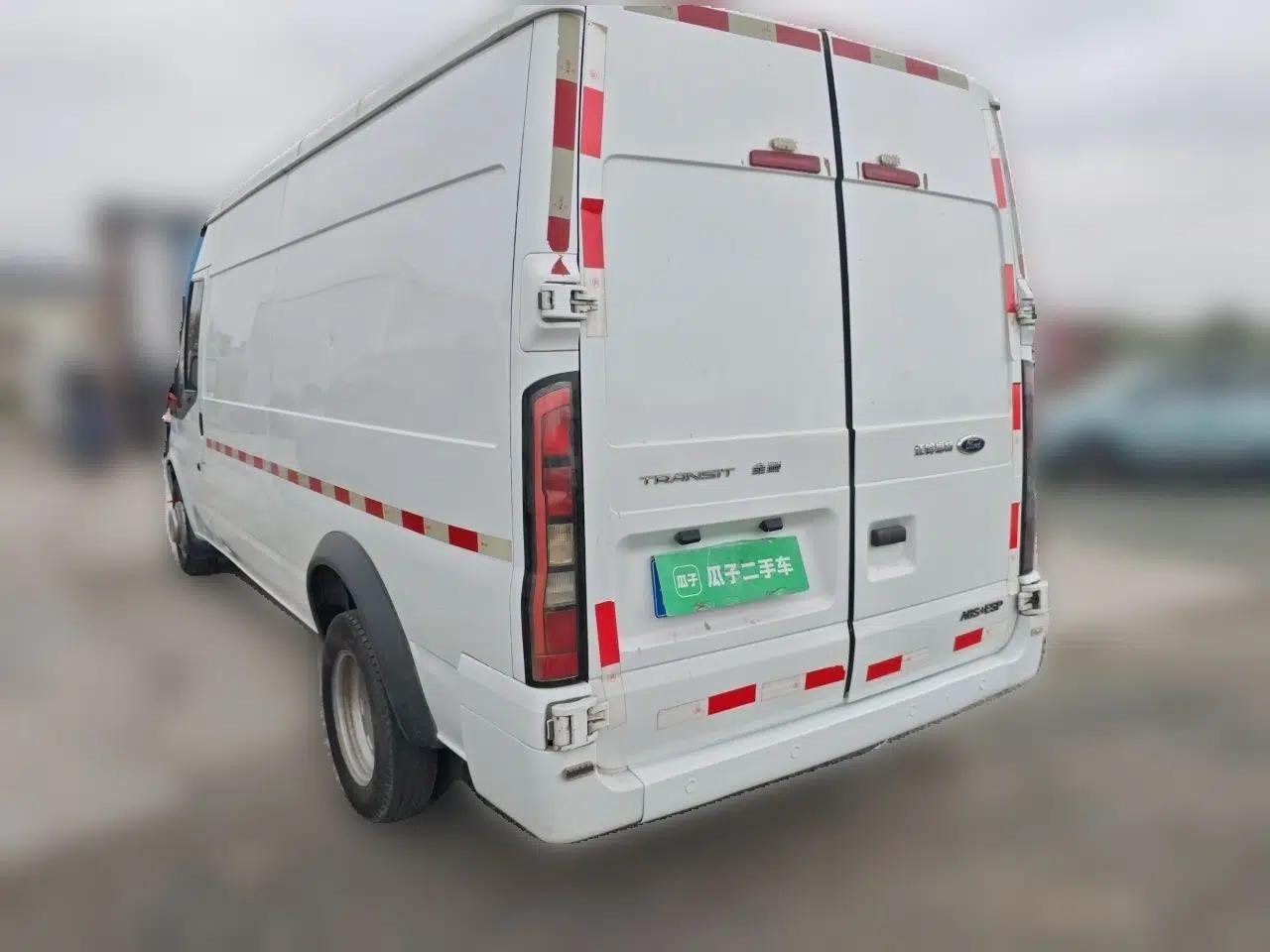 Ford Transit Custom 2021 2.2T Manual Van Pro 5.9-meter Long Wheelbase Rear Dual Tires 3-Seater Mid-Roof China VI Standard — миниатюра 4