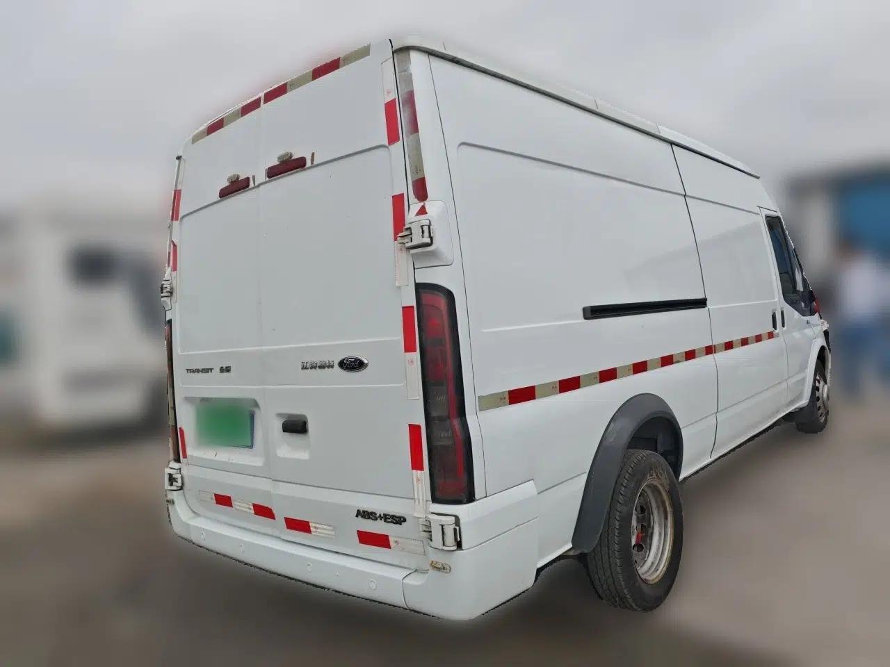 Ford Transit Custom 2021 2.2T Manual Van Pro 5.9-meter Long Wheelbase Rear Dual Tires 3-Seater Mid-Roof China VI Standard — миниатюра 6