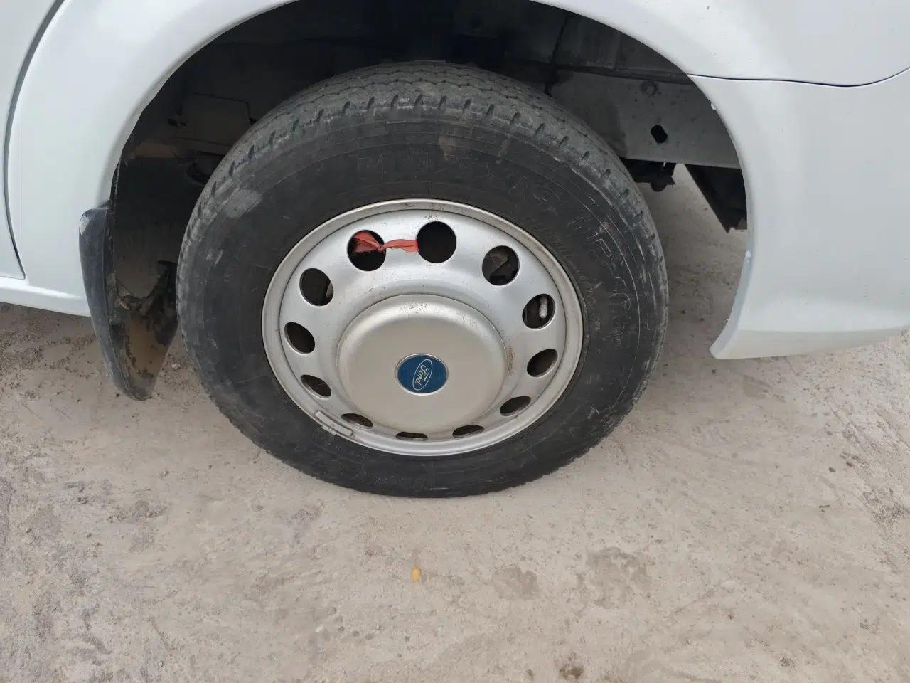 Ford Transit Custom 2021 2.2T Manual Van Pro 5.9-meter Long Wheelbase Rear Dual Tires 3-Seater Mid-Roof China VI Standard — миниатюра 8