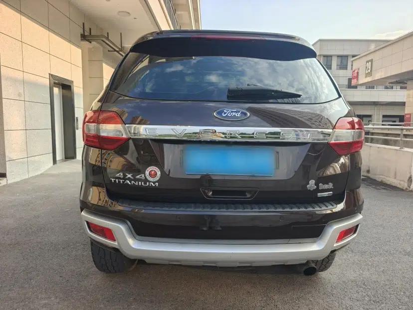 Ford Everest 2016 2.0T Gasoline Automatic 4x4 Flagship Edition — миниатюра 2