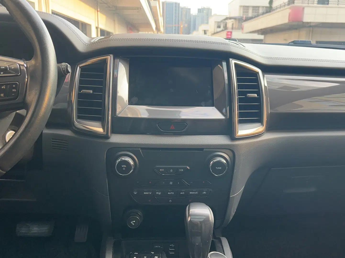 Ford Everest 2016 2.0T Gasoline Automatic 4x4 Flagship Edition — миниатюра 11