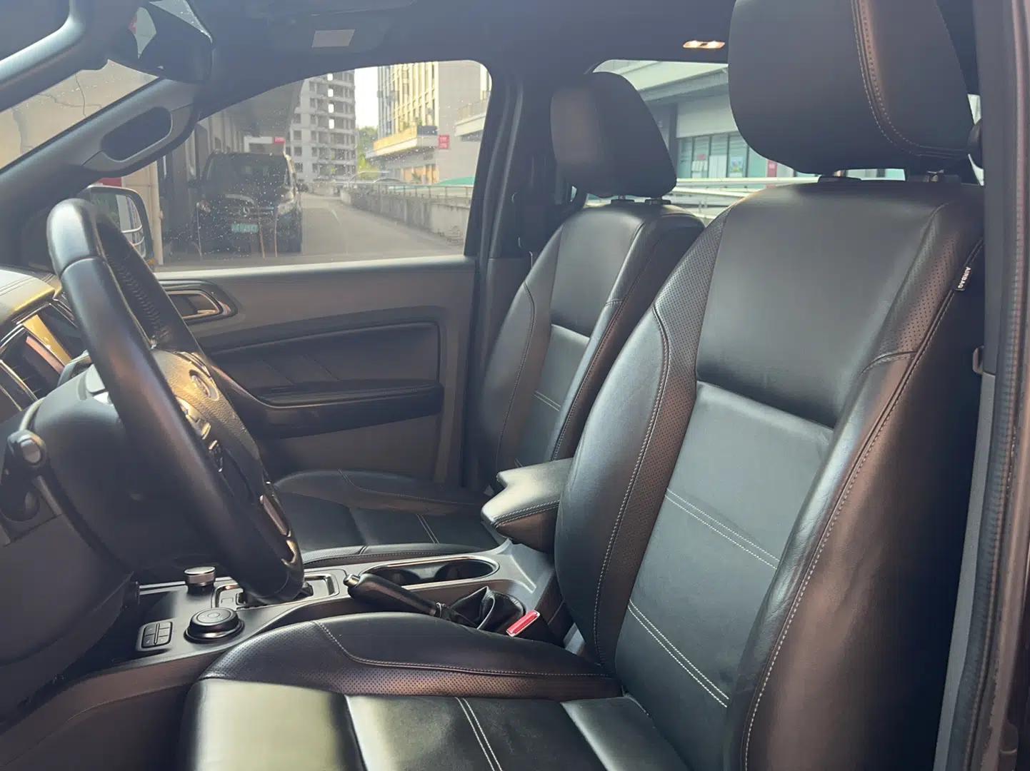 Ford Everest 2016 2.0T Gasoline Automatic 4x4 Flagship Edition — миниатюра 13
