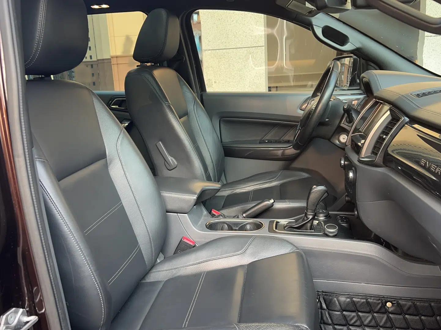 Ford Everest 2016 2.0T Gasoline Automatic 4x4 Flagship Edition — миниатюра 16
