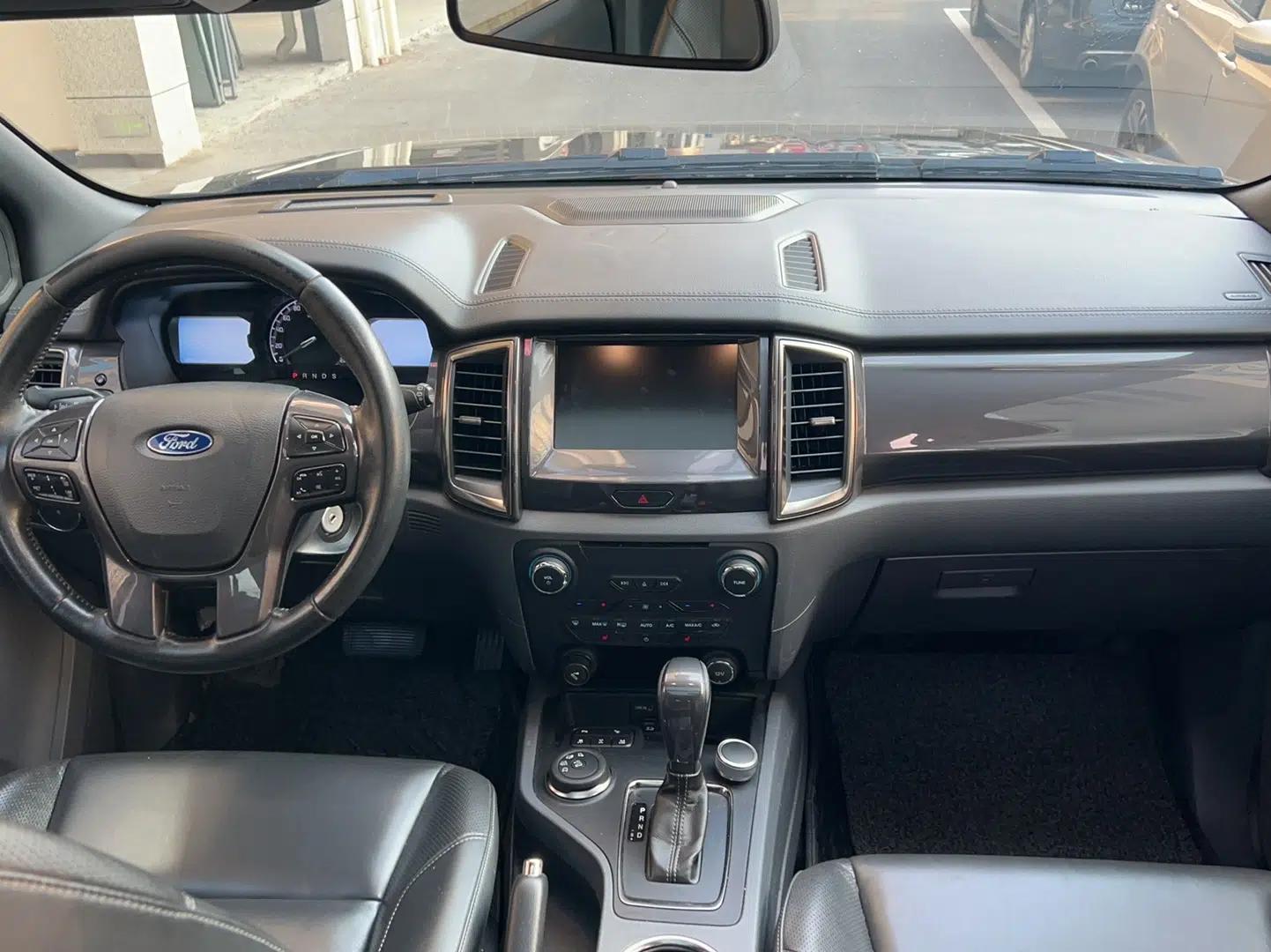 Ford Everest 2016 2.0T Gasoline Automatic 4x4 Flagship Edition — миниатюра 18