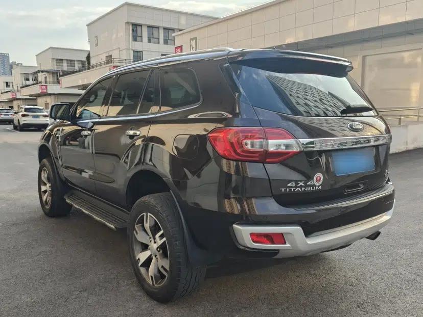 Ford Everest 2016 2.0T Gasoline Automatic 4x4 Flagship Edition — миниатюра 5